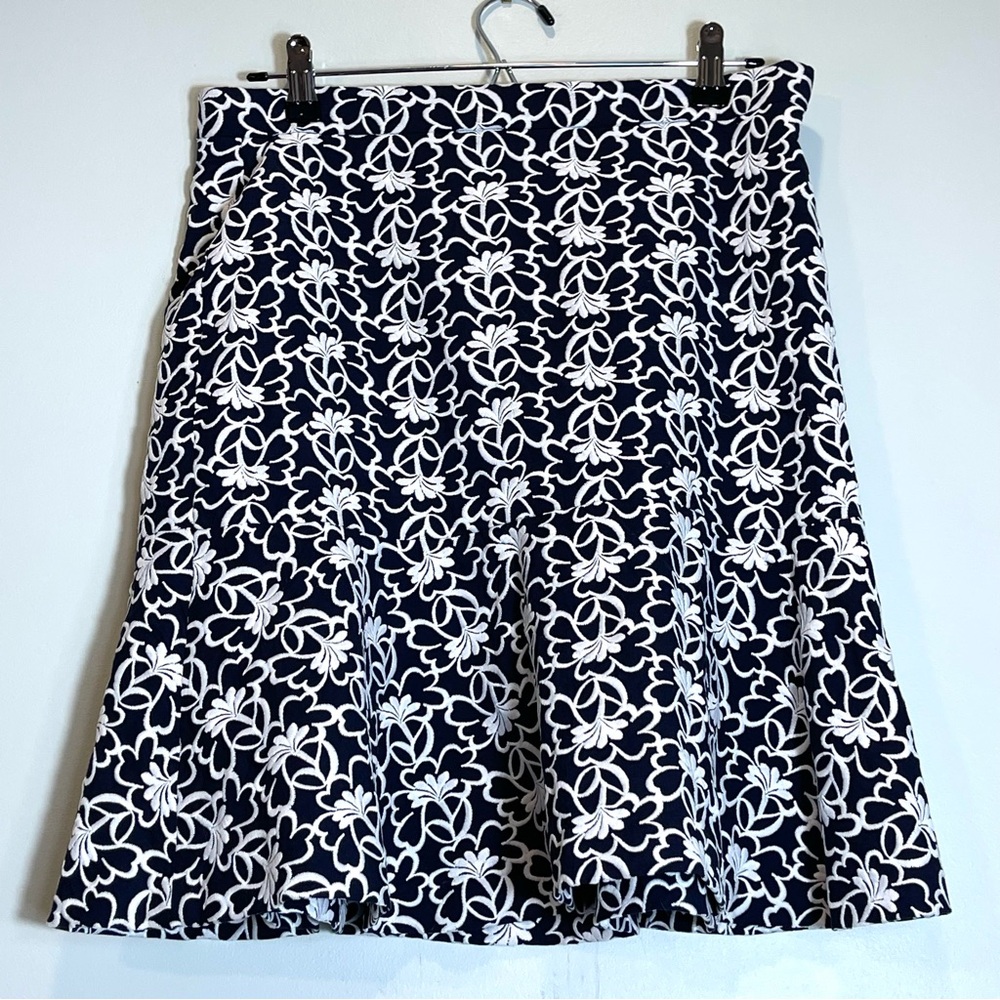 ANN TAYLOR Navy Blue White Floral Embroidery Trumpet Hem Lined Skirt Size 8